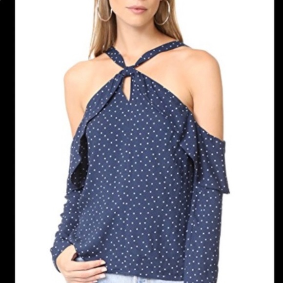 ✨4 for $20✨Cold Shoulder top - Picture 1 of 6